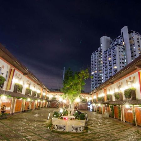 Victoria Court Suites Pasig Exteriör bild