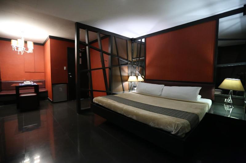 Victoria Court Suites Pasig Exteriör bild
