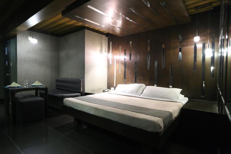 Victoria Court Suites Pasig Exteriör bild