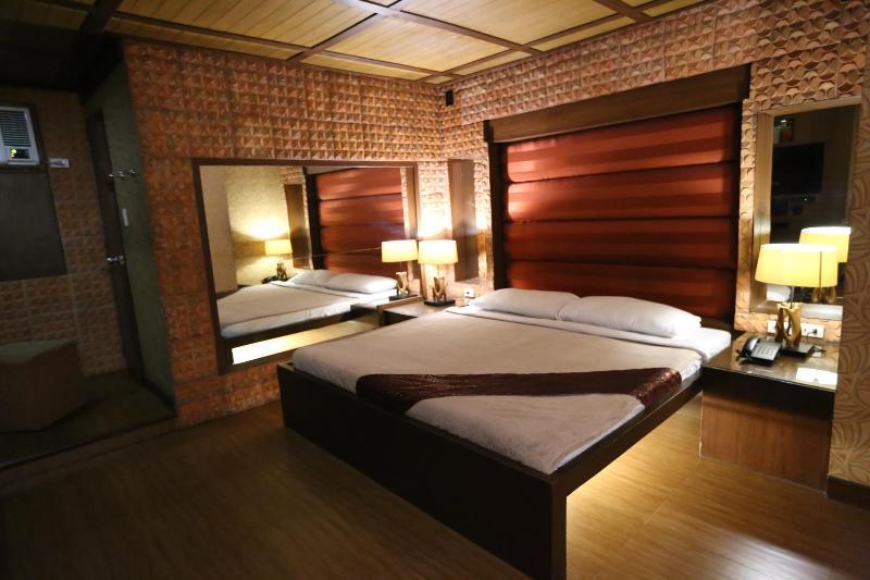 Victoria Court Suites Pasig Exteriör bild