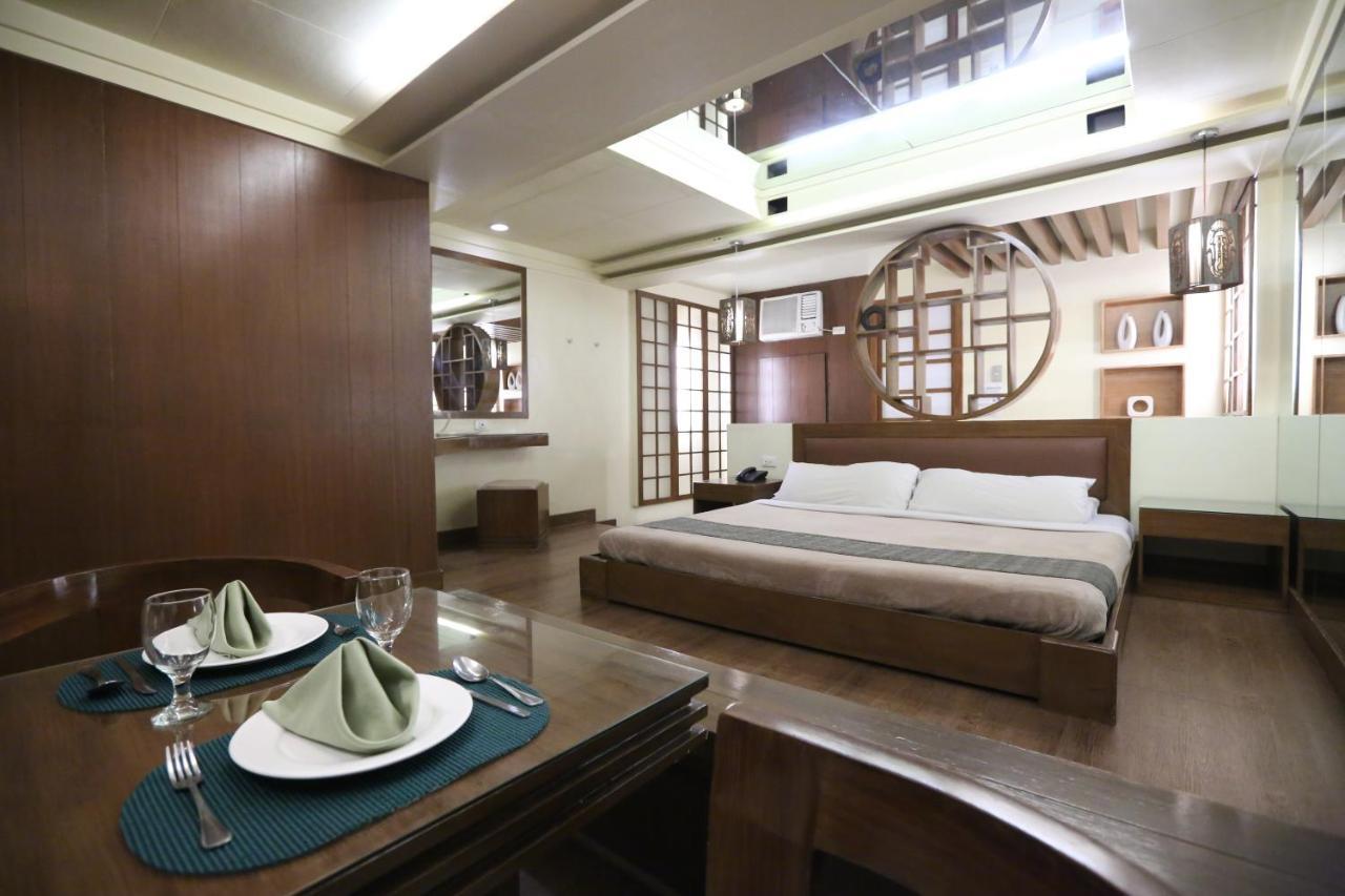 Victoria Court Suites Pasig Exteriör bild